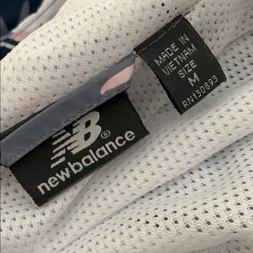 New Balance Women’s Abstract Camo Hooded Cinch Waist Jacket - Picture 7 of 14